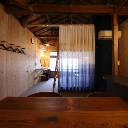 まちの別邸 緝 Shu Hostel Kōchi Kültér fotó